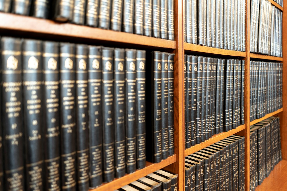 Créer des assistants et agents IA pour les métiers du droit et de la conformité